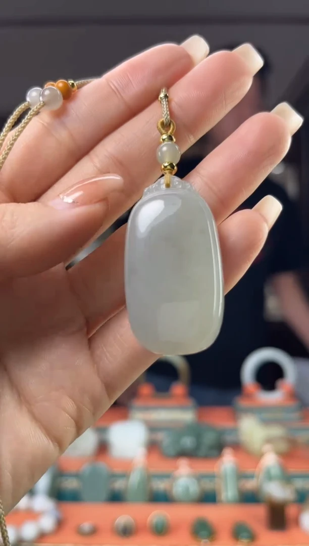 颈饰未镶嵌和田玉佩佩