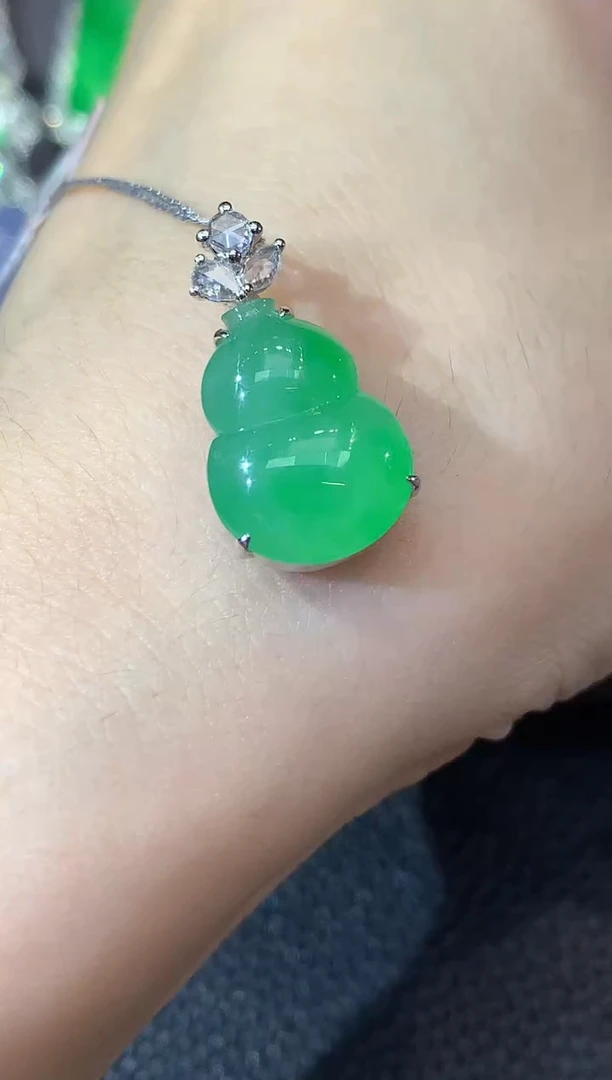 吊坠(不含链)18K金镶嵌翡翠A108