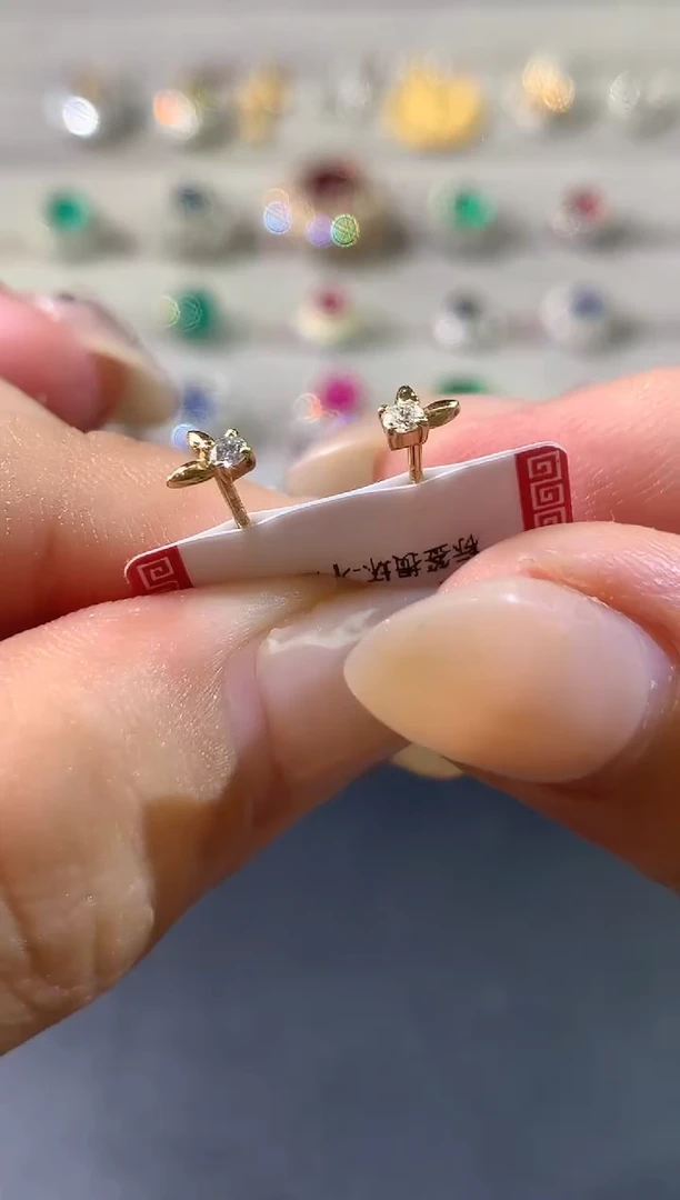 18K金镶嵌耳饰钻石W485|多样性发货一件599