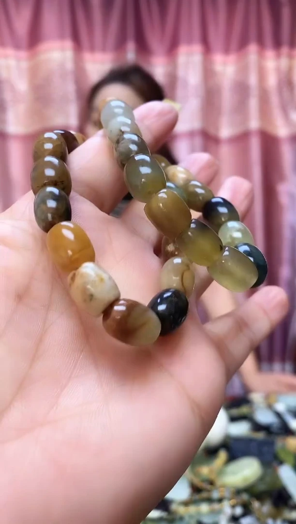 未镶嵌岫玉手串多样性发其中之一
