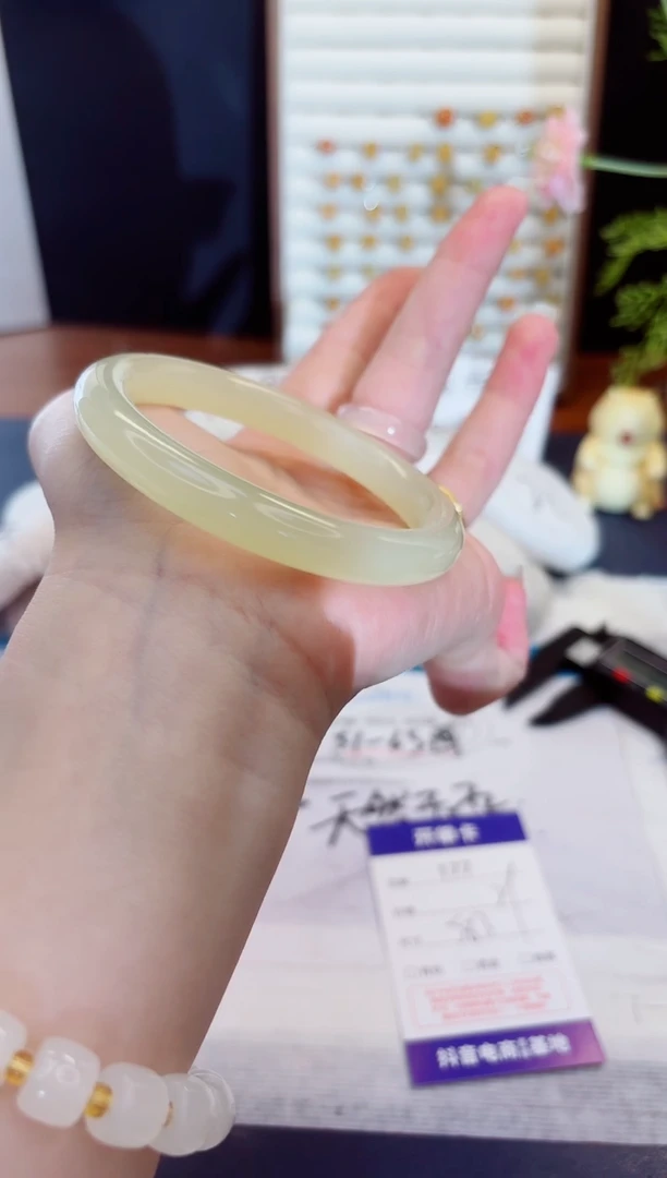 未镶嵌手镯石英质玉177-美人条晴水-圈口58