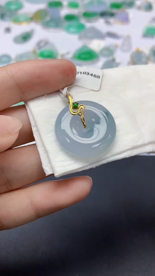 翡翠18K金镶嵌颈饰天然缅甸a货翡翠