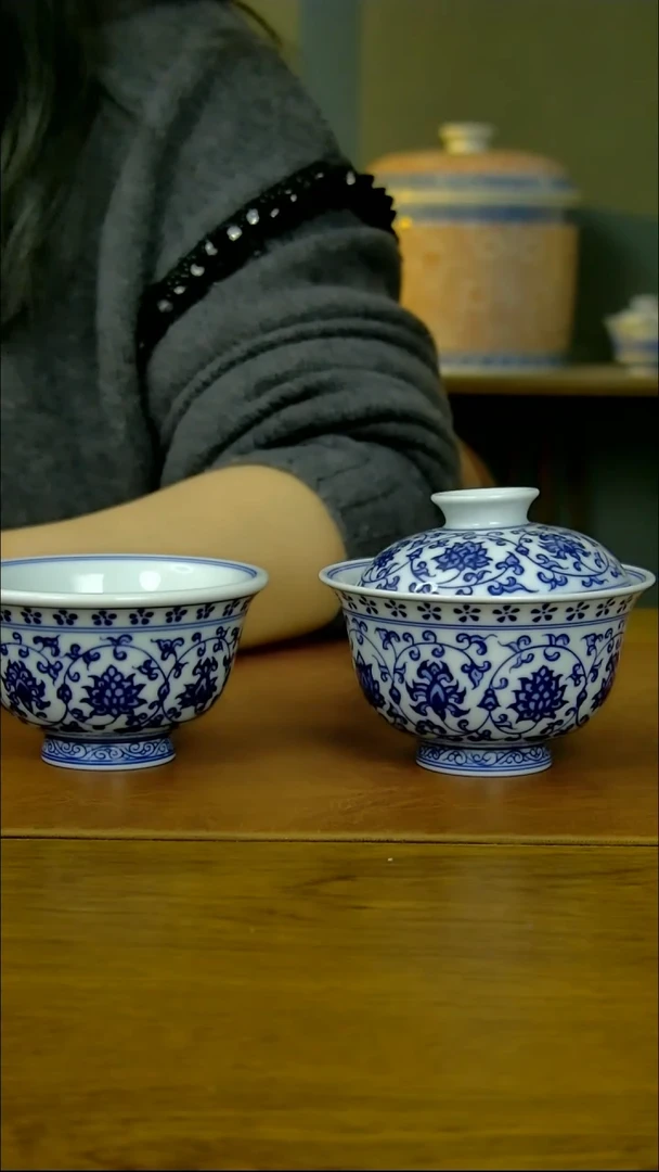 【闪购商品】陶瓷缠枝莲两才盖碗（元宝型）+压手杯