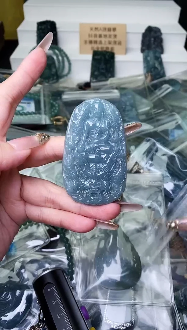 颈饰未镶嵌翡翠