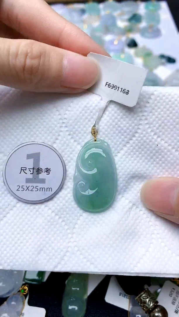 颈饰18K金镶嵌翡翠天然A货翡翠