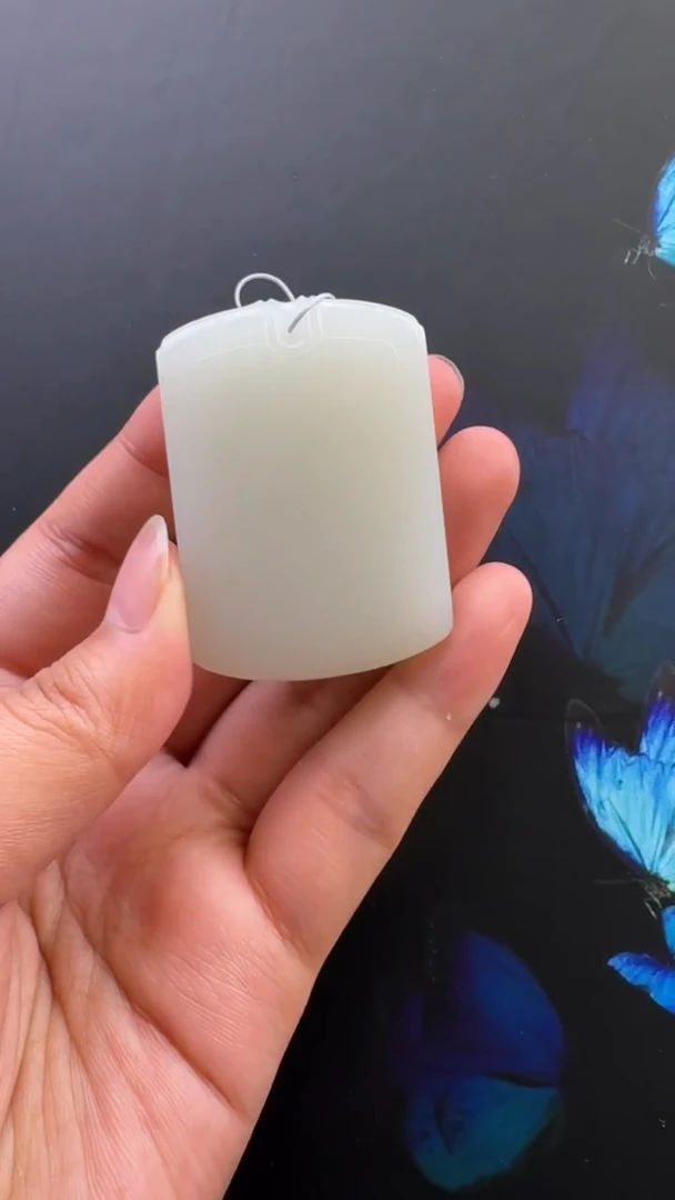 颈饰未镶嵌和田玉吊坠