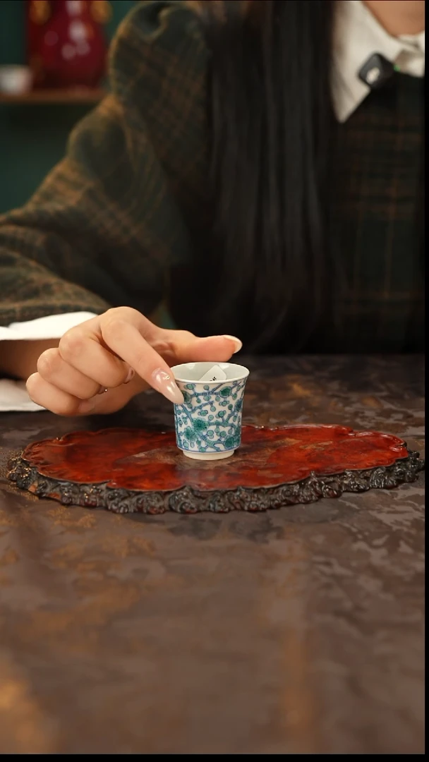 青花手绘斗彩梅花主人杯