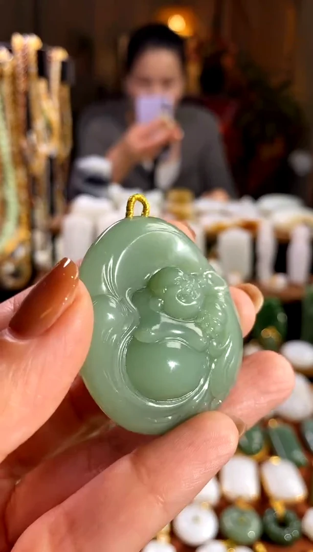 吊坠(赠链)未镶嵌和田玉.