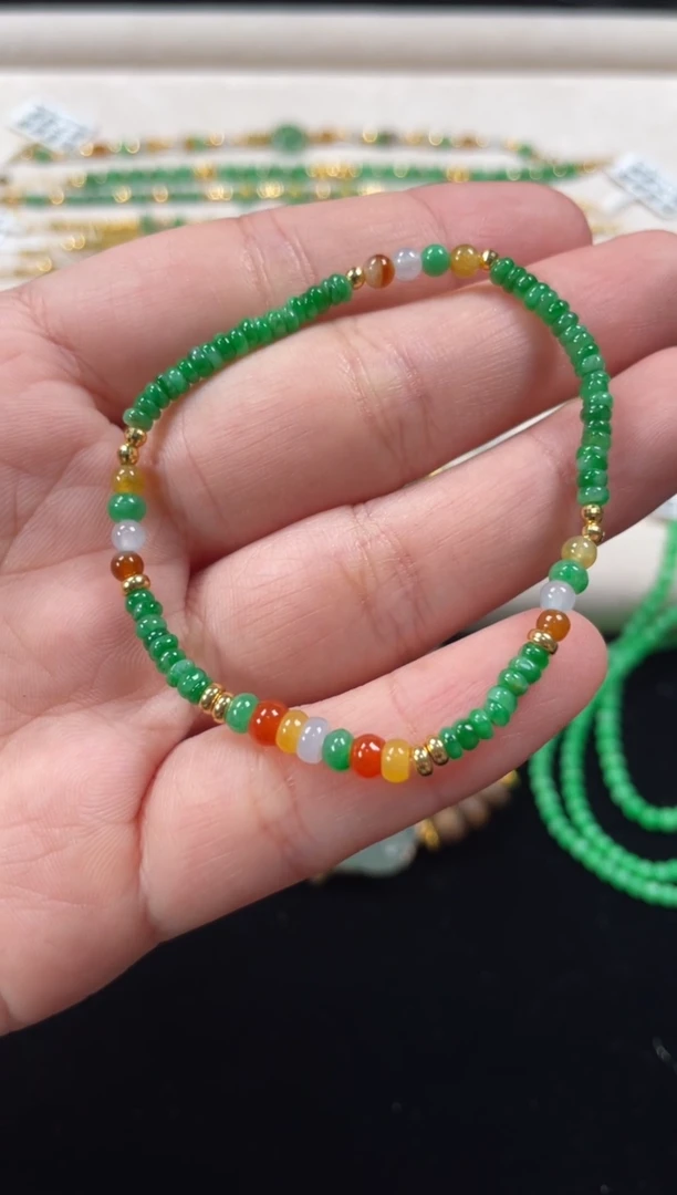 18K金镶嵌手串翡翠一条   P223