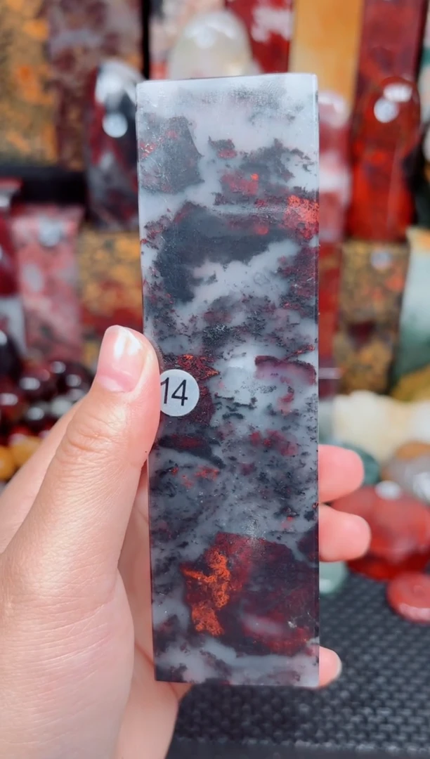 玉14号桂林鸡血玉印章、摆件