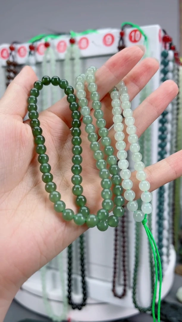 和田玉未镶嵌颈饰温****筒卡6左右