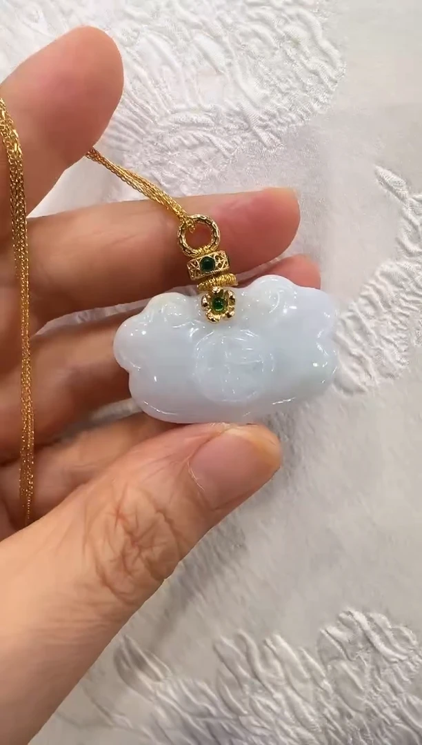 翡翠未镶嵌颈饰国风