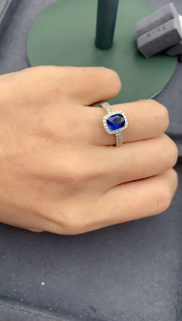 戒指蓝宝石18K金镶嵌1.5ct蓝宝  DE 定制