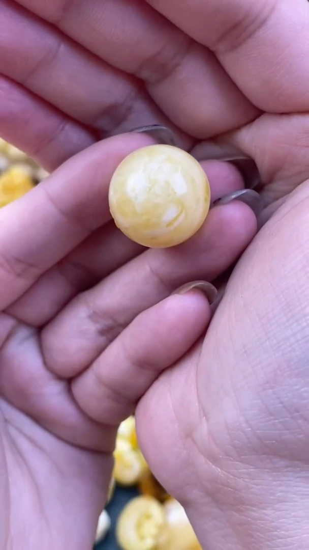 【闪购商品】琥珀裸石未镶嵌月.29