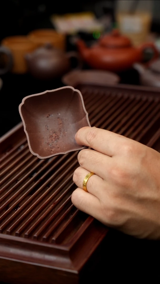 紫砂茶杯打**铁茶杯