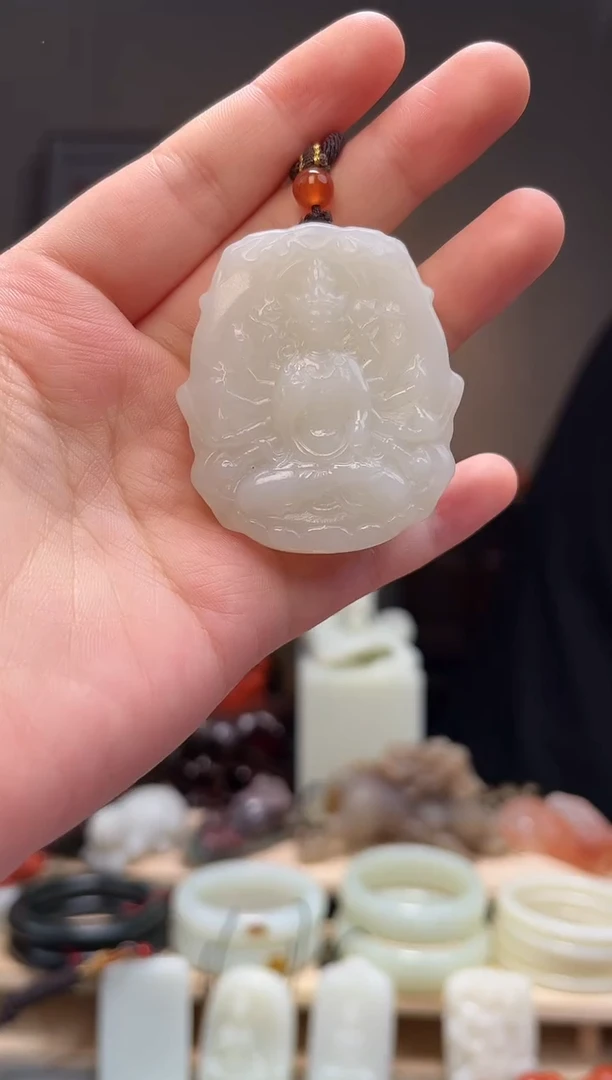 颈饰未镶嵌和田玉吊坠