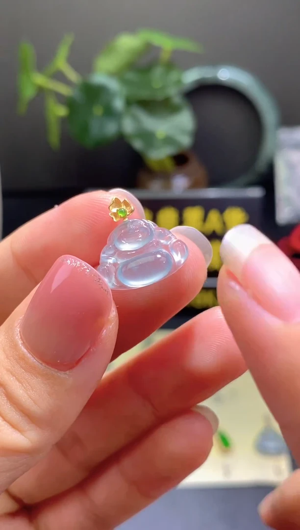 翡翠18K金镶嵌颈饰翡翠吊坠