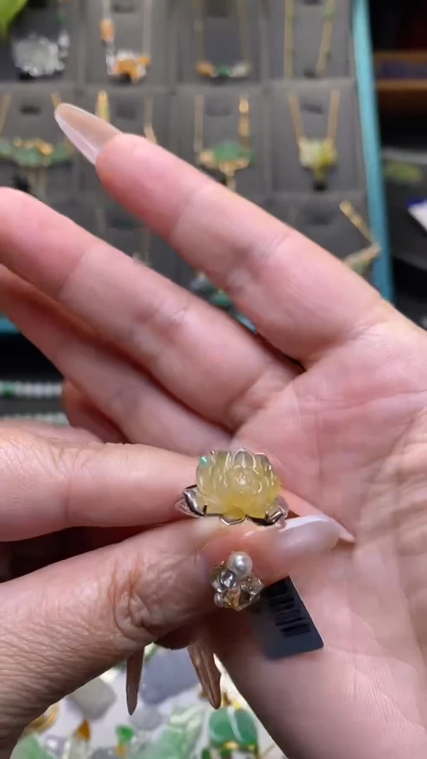 颈饰18K金镶嵌翡翠净货33956