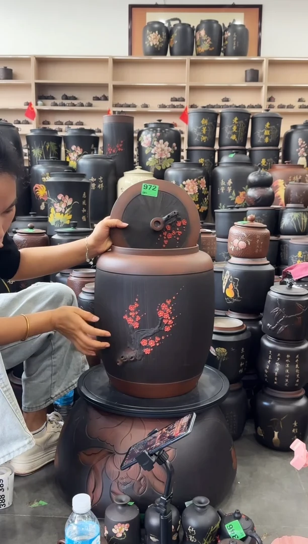 罐瑕疵水缸20升红梅 972