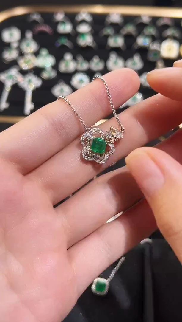 【闪购商品】祖母绿项链18K金镶嵌祖母绿