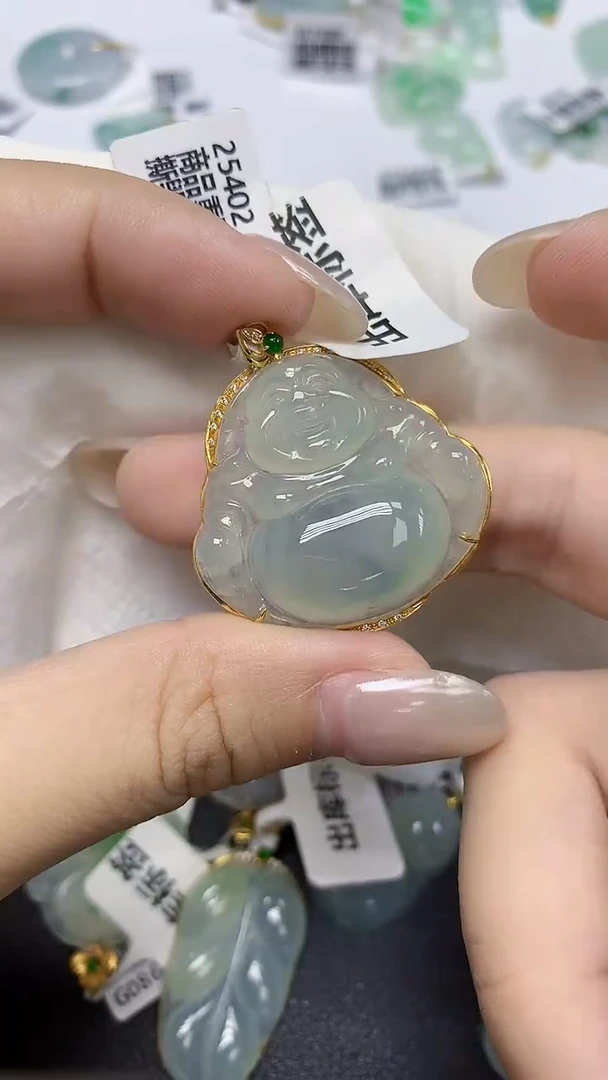 翡翠18K金镶嵌颈饰天然缅甸翡翠A货