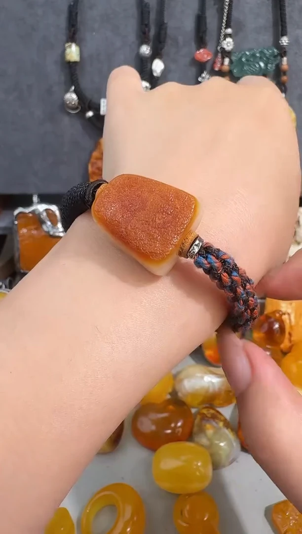 未镶嵌琥珀裸石琥珀