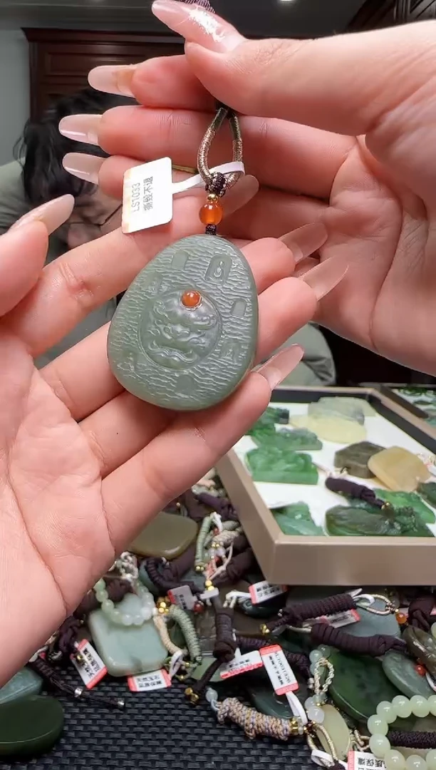 颈饰未镶嵌和田玉多样性发一