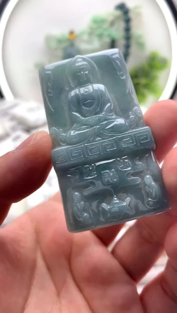 翡翠未镶嵌颈饰大日如来【品质一般介意慎拍】