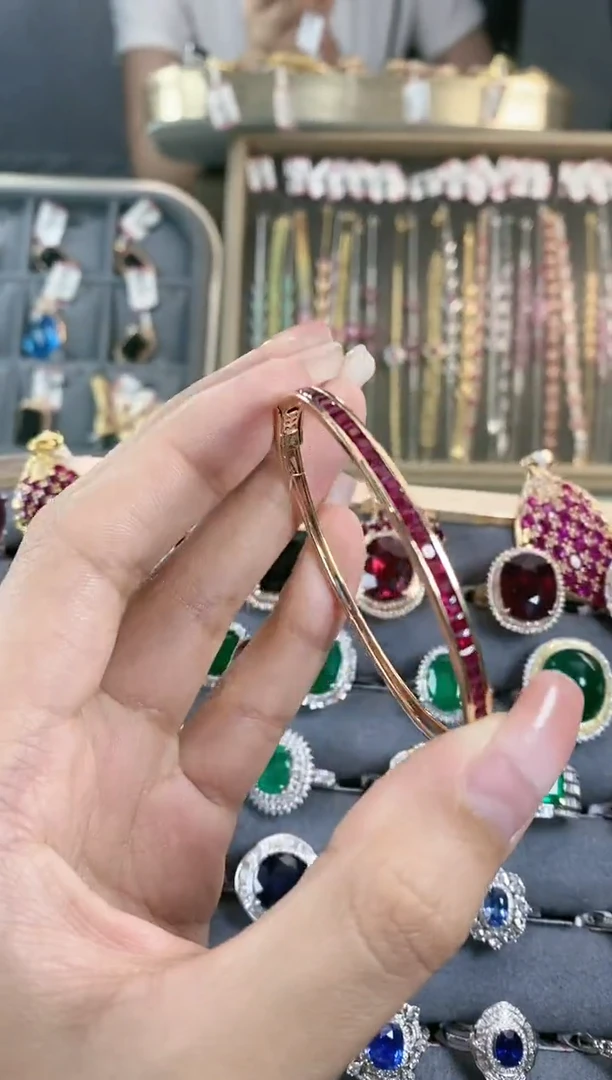 手镯18K金镶嵌红宝石·