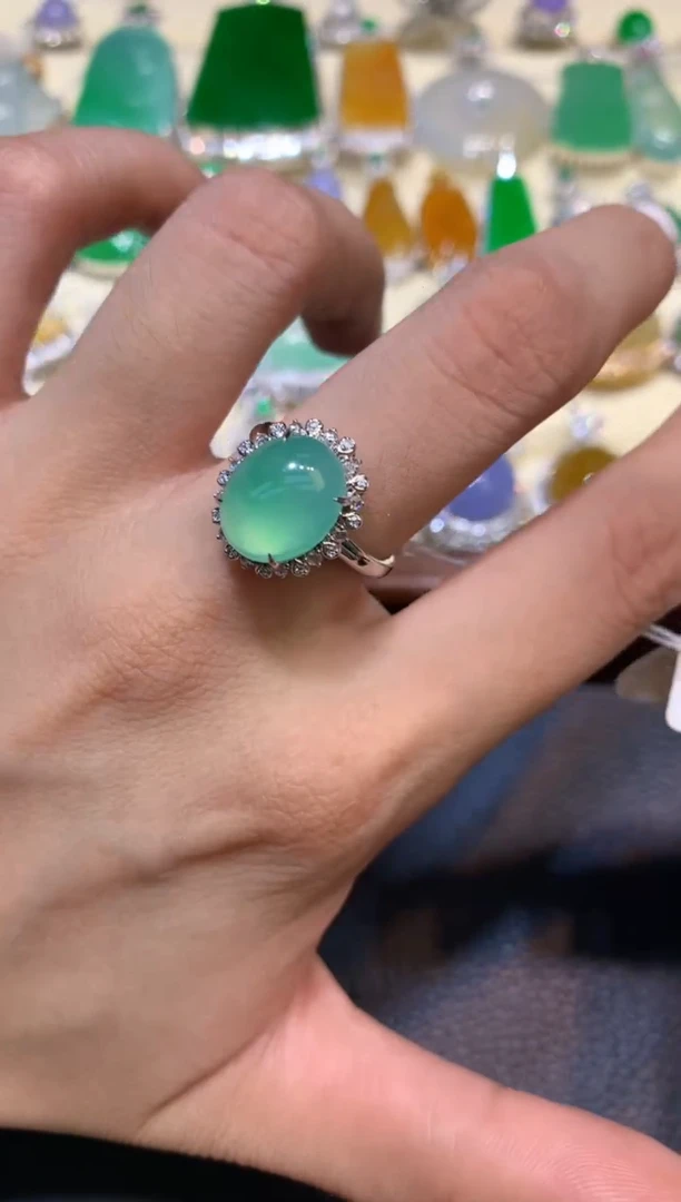 18K金镶嵌戒指翡翠1