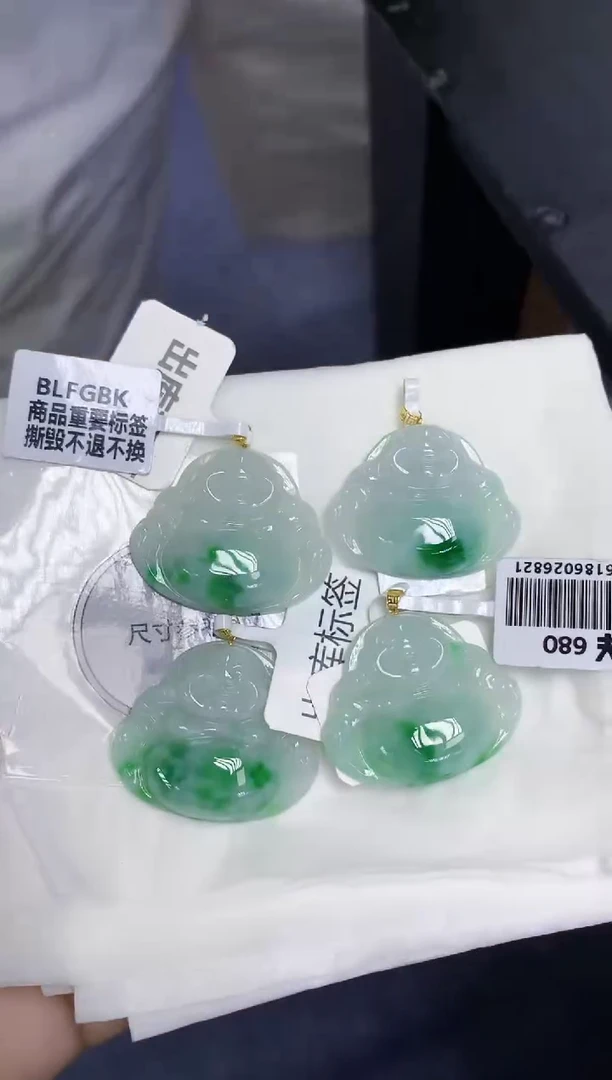 翡翠18K金镶嵌颈饰天然缅甸翡翠A货多样性发其一