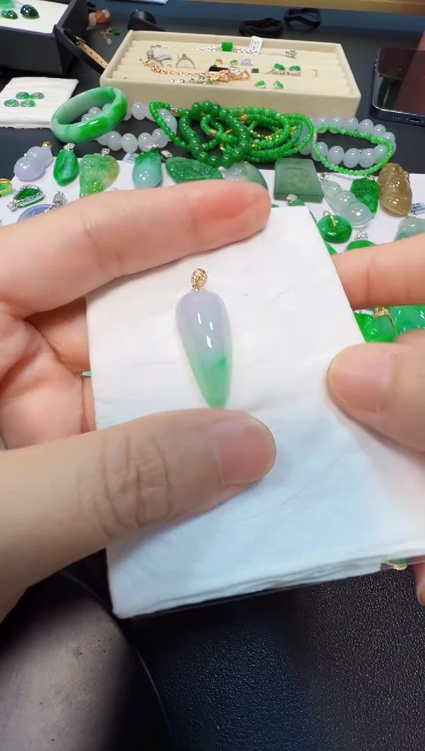 吊坠(不含链)18K金镶嵌翡翠368