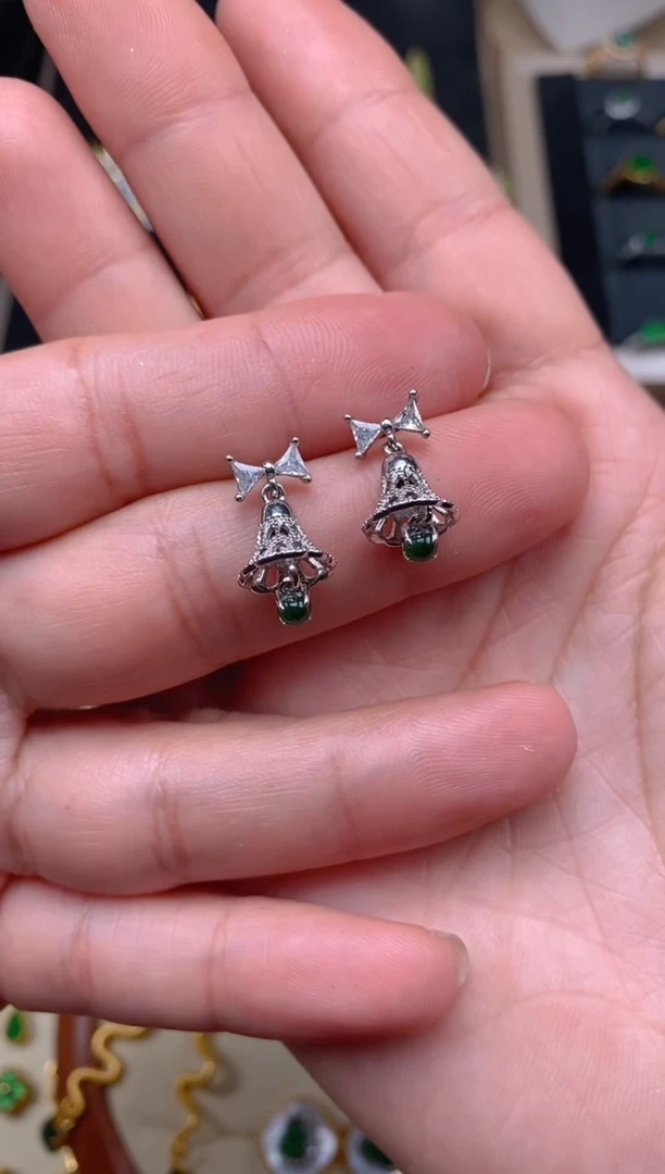 【闪购商品】翡翠吊坠(不含链)未镶嵌耳钉