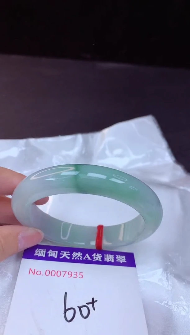 【闪购商品】翡翠手镯未镶嵌60+             