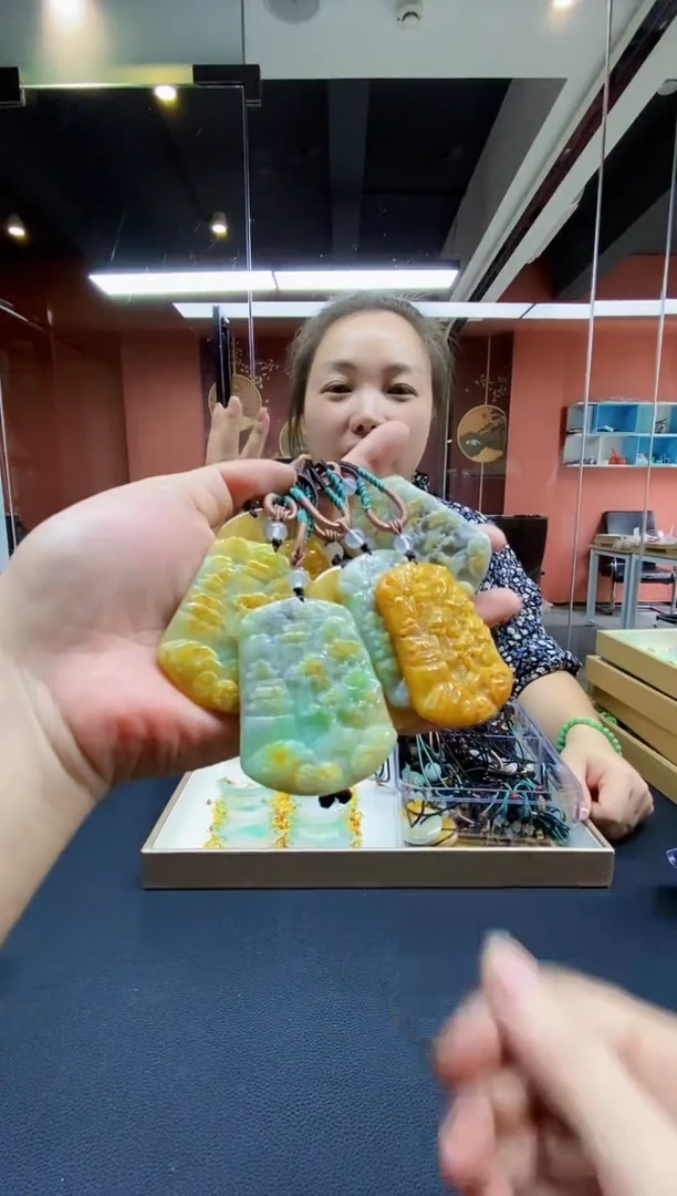 颈饰未镶嵌翡翠翡翠吊坠多样性发其一