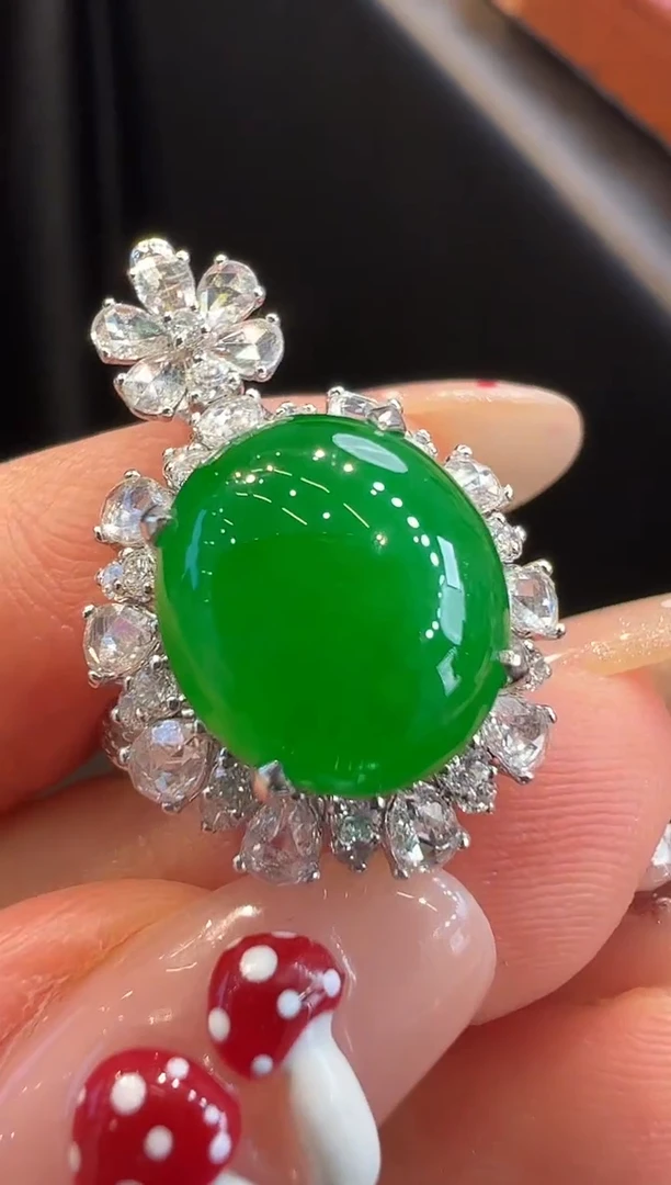 18K金镶嵌戒指翡翠戒指