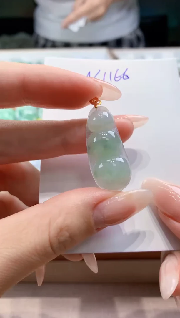 翡翠18K金镶嵌颈饰天然缅甸a货翡翠