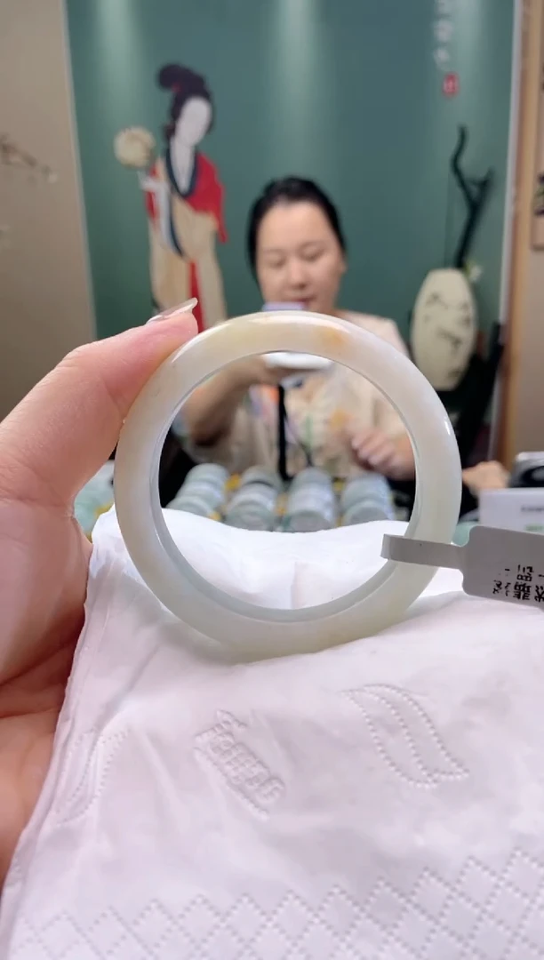翡翠手镯未镶嵌5758圈口d