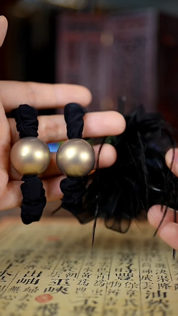 刺绣黔东南苗族刺绣转运珠两个和抓夹