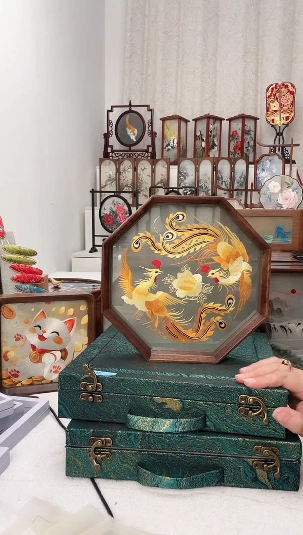 扇子苏绣作品手工摆台