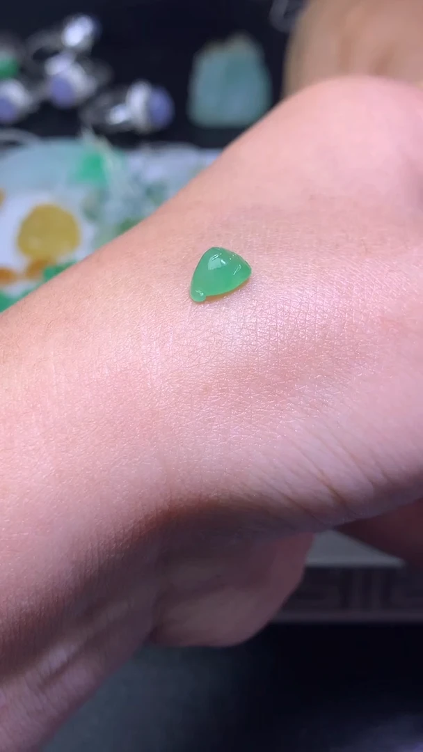 未镶嵌定制翡翠毛货