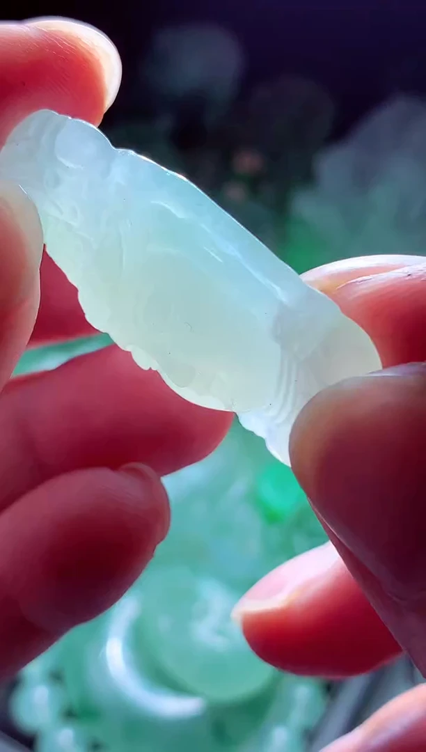 未镶嵌定制翡翠标*?翡翠毛货定制