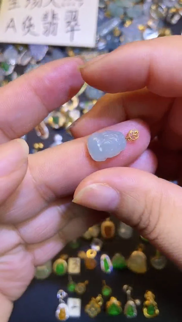 翡翠18K金镶嵌吊坠(不含链)1