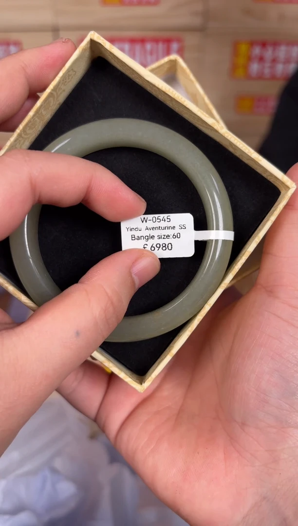 未镶嵌手镯石英质玉W0545