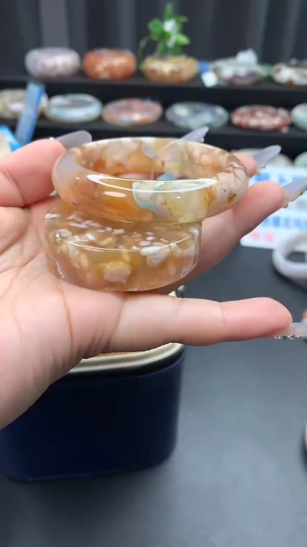 未镶嵌手镯石英质玉（53圈口）赠送镯心