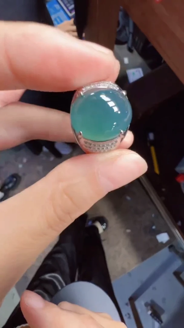 未镶嵌定制翡翠翡翠A货有轻微色差属于正常现象，戒指多样性发货1