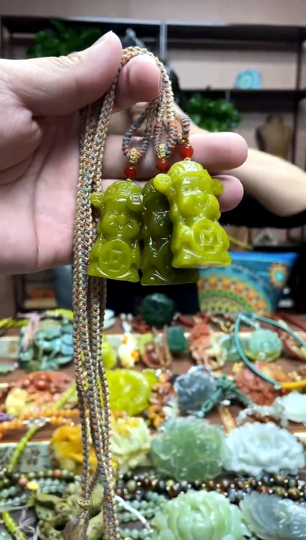 未镶嵌岫玉吊坠多样性发货发其中之一