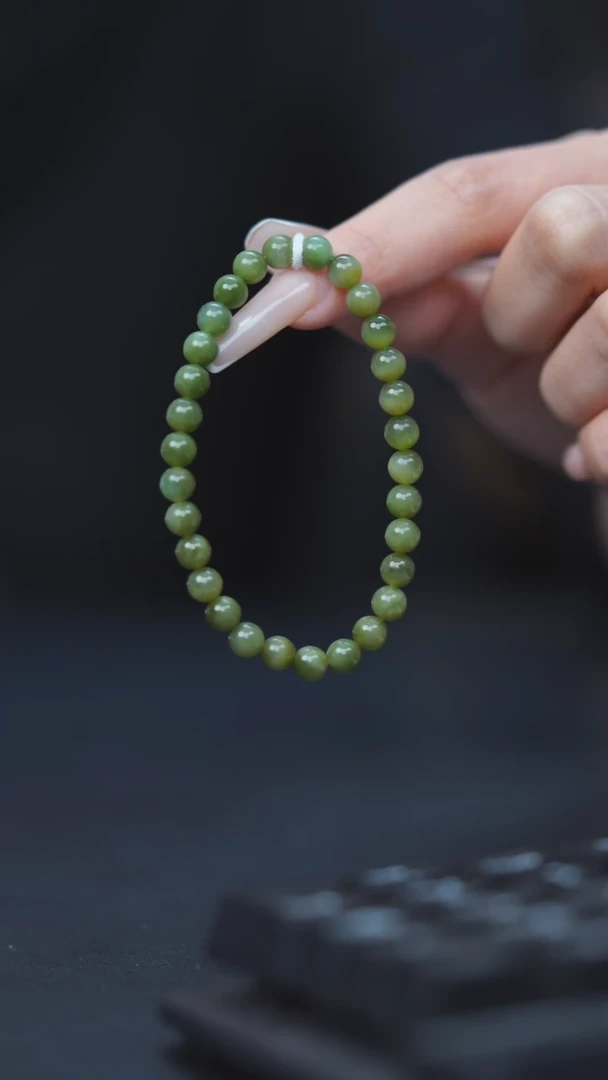 未镶嵌手串和田玉黑羊洞 通体荧光 卡6mm HD40065