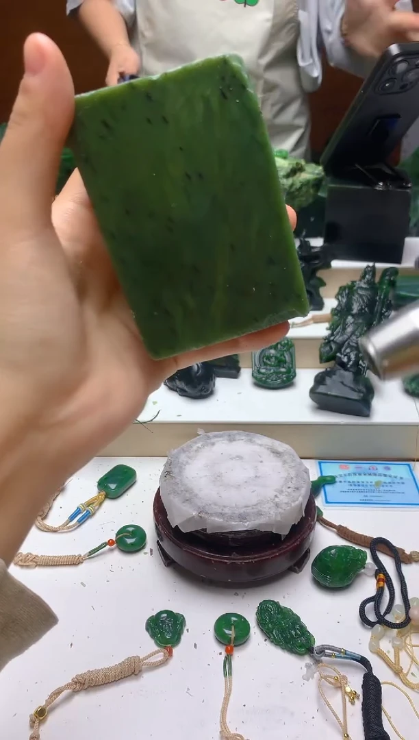 未镶嵌和田玉（碧玉）珠宝半成品随机发货一个