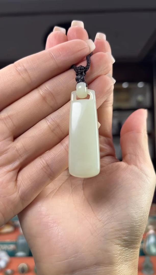 颈饰未镶嵌和田玉佩佩